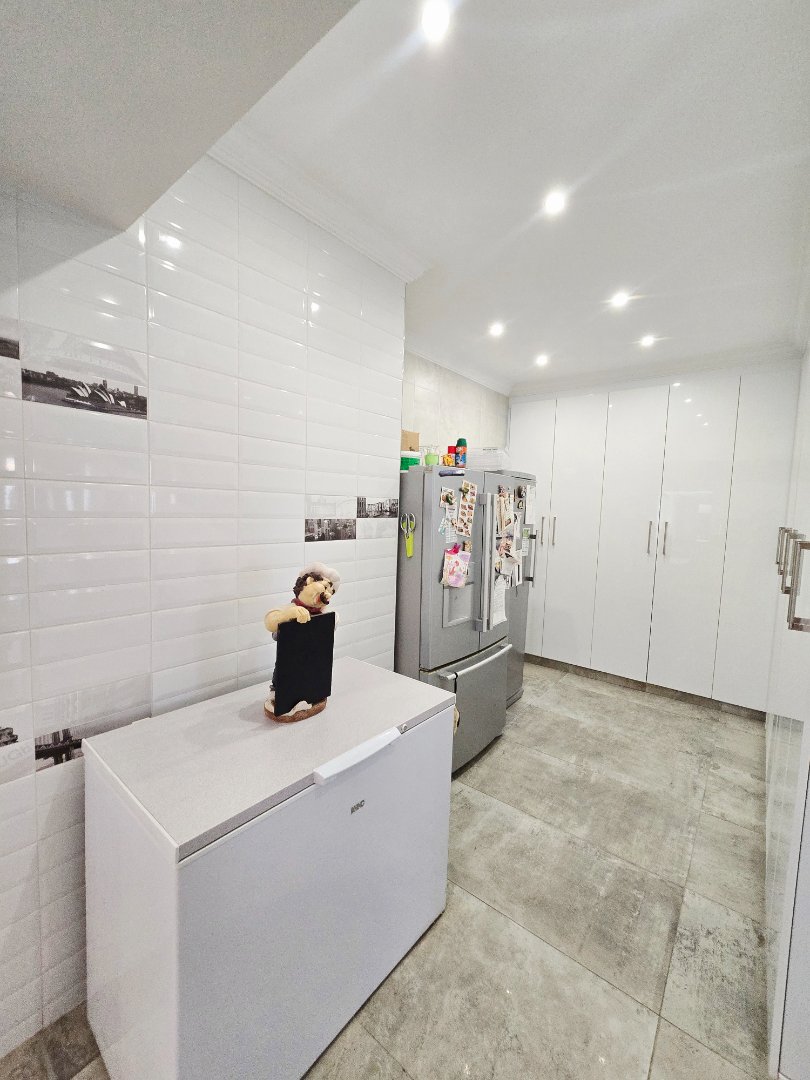 6 Bedroom Property for Sale in Wilkoppies North West